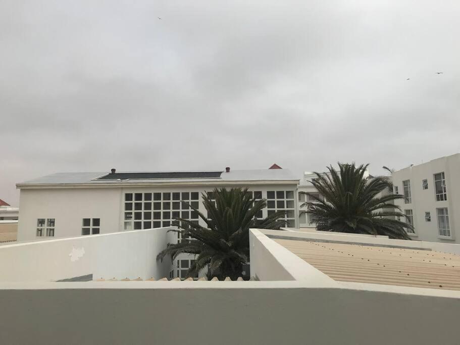 A Zen And Chic Beachfront Apartment Swakopmund Kültér fotó